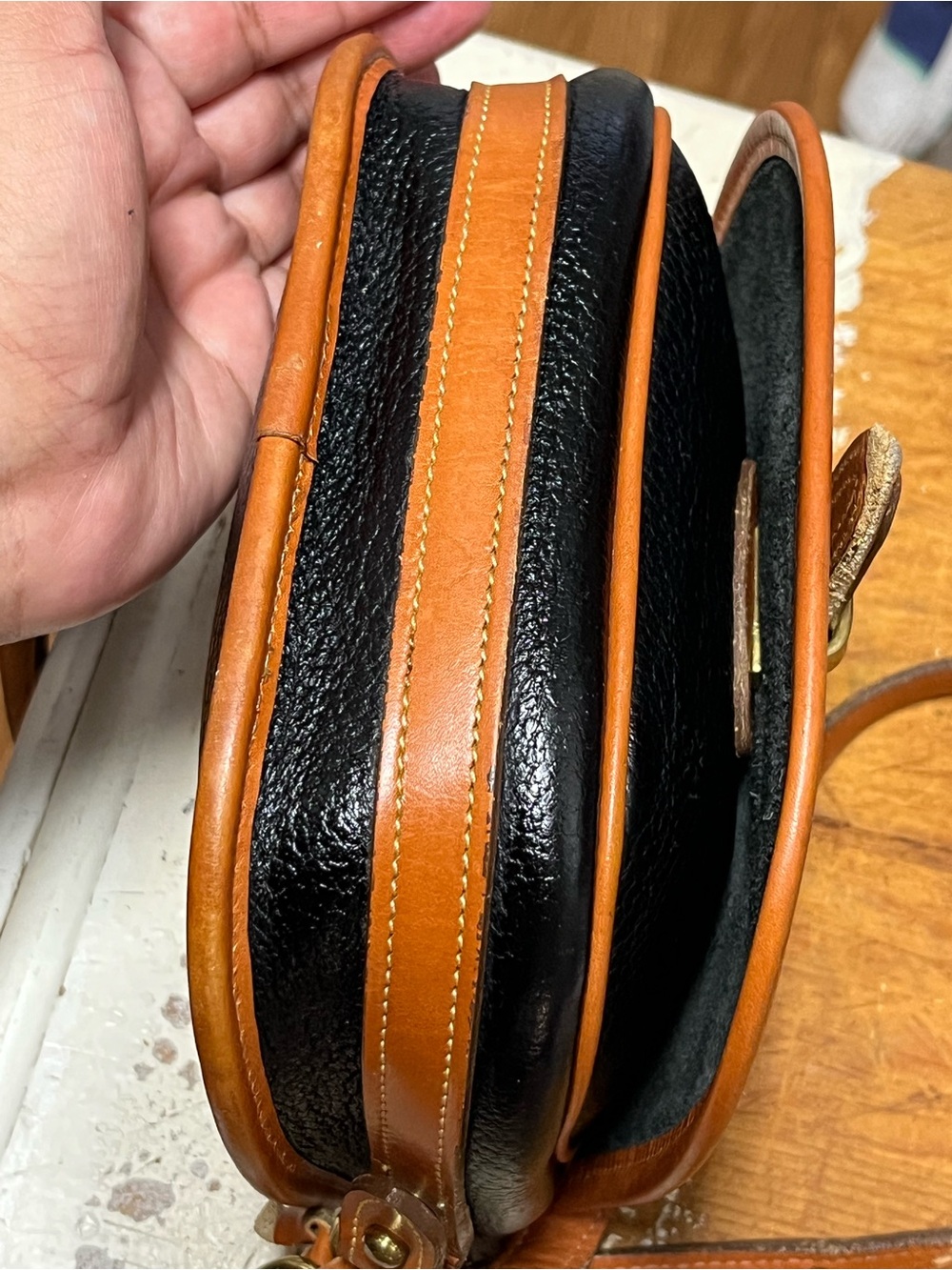 Dooney & Bourke All Weather Leather Saddle Crossbody Bag 70's 80's Collectors - Picture 5 of 16